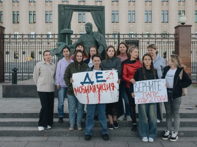«Разочарованные и злые». История движения жен мобилизованных: от митингов и выступлений до раскола и затухания