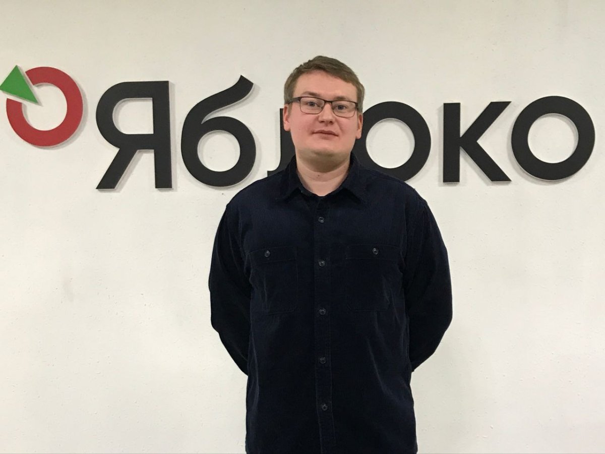 Василий Неустроев в офисе партии «Яблоко» / Фото: Петербургское «Яблоко»