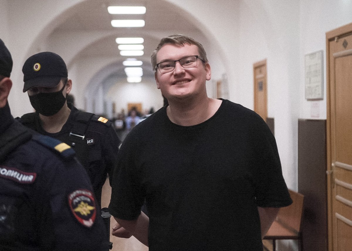 Василий Неустроев в Басманном суде Москвы перед заседанием по избранию меры пресечения, 8 июня 2023 г. / Фото: Евгений Куракин
